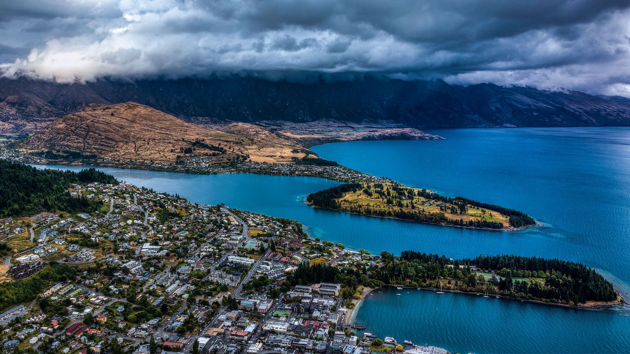 Обои горы, озеро, вид сверху, город, облака, новая зеландия