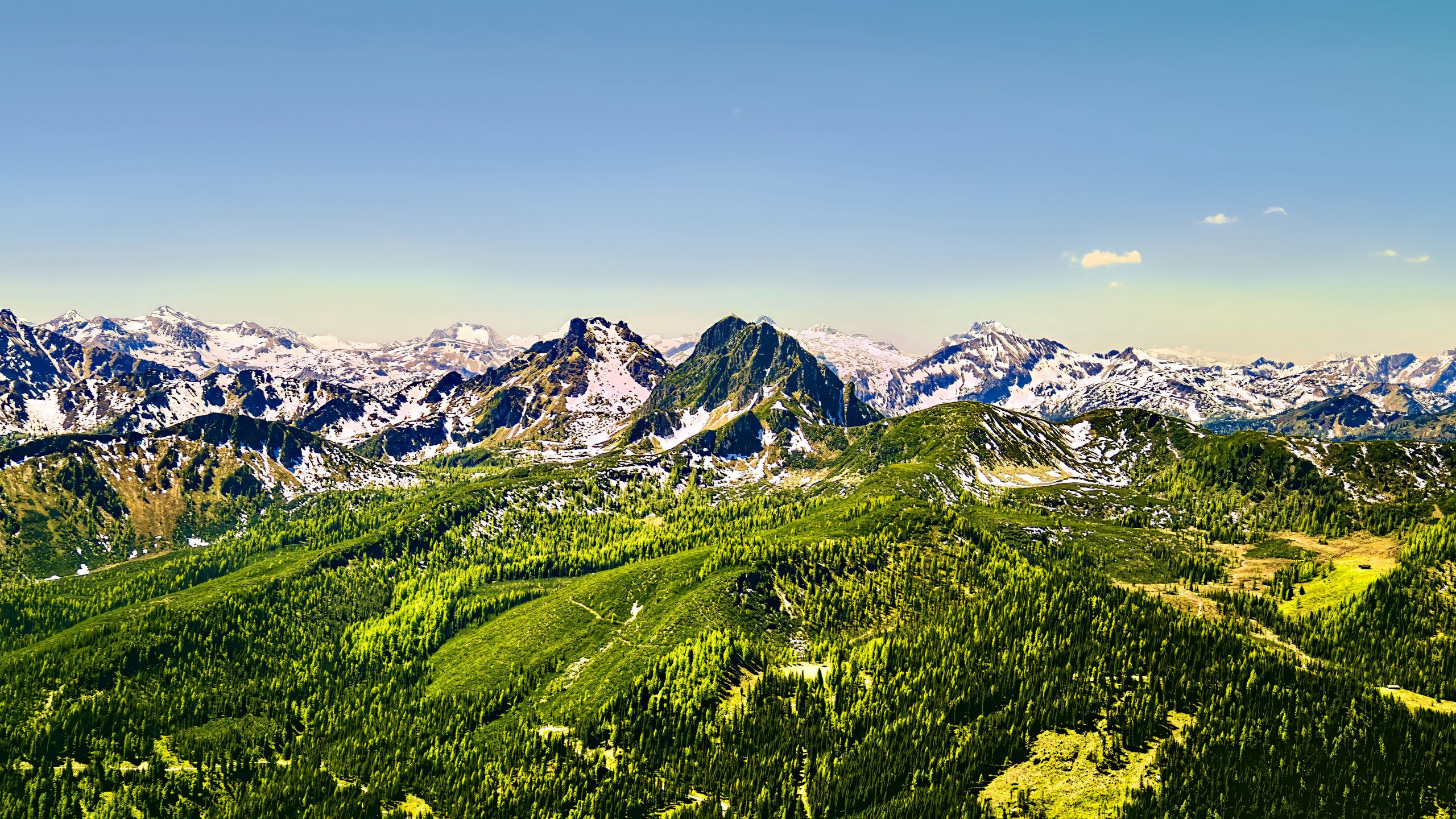 Скачать 2560x1440 горы, природа, пейзаж, лес, синее небо, снег обои ...