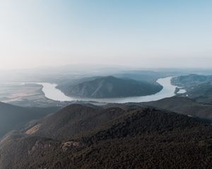 Превью обои горы, река, вид сверху, лес, туман, вершины