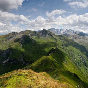 Превью обои горы, рельеф, тени, острый, облака, небо, высота, ландшафт, движение