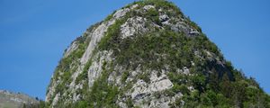Превью обои горы, скала, деревья, природа, лес, склон, пейзаж