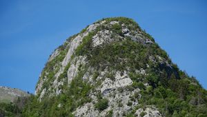 Превью обои горы, скала, деревья, природа, лес, склон, пейзаж
