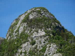 Превью обои горы, скала, деревья, природа, лес, склон, пейзаж