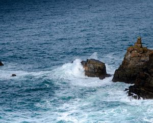 Превью обои горы, скалы, море, волны, брызги, природа