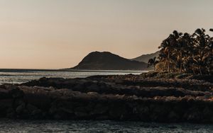 Превью обои горы, скалы, море, пальмы