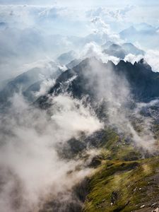 Превью обои горы, скалы, облака, туман, трава