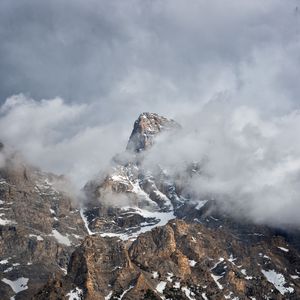 Превью обои горы, скалы, пейзаж, облака, снег, природа