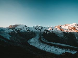 Превью обои горы, скалы, снег, заснеженный, рельеф, небо