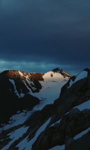 Превью обои горы, скалы, снег, заснеженный, небо, камни