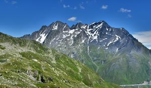 Превью обои горы, скалы, вершины, мох, озеро