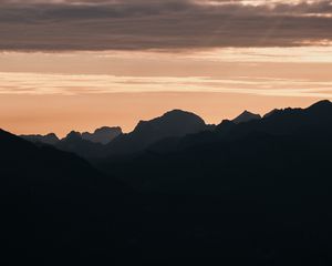 Превью обои горы, скалы, вершины, закат, силуэт