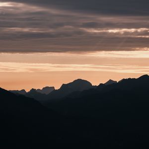 Превью обои горы, скалы, вершины, закат, силуэт