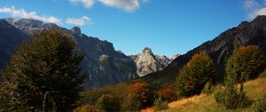 Превью обои горы, склон, деревья, трава, природа