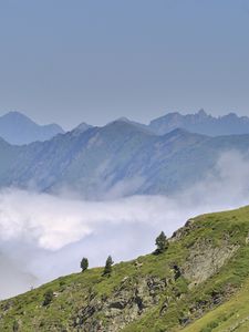 Превью обои горы, склон, облака, даль