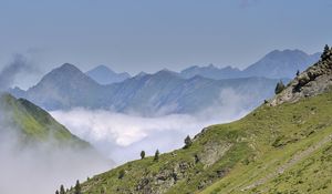 Превью обои горы, склон, облака, даль