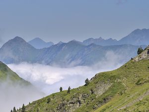 Превью обои горы, склон, облака, даль