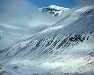 Превью обои горы, склоны, снег, камни, туман