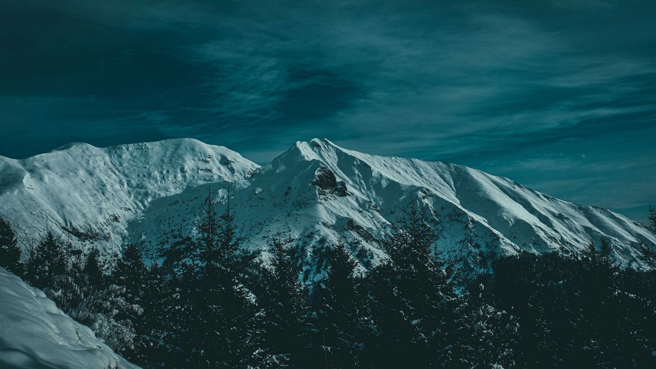 Обои горы, снег, деревья, сумерки, вечер