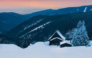 Превью обои горы, снег, домик, зима, хижина, альпы