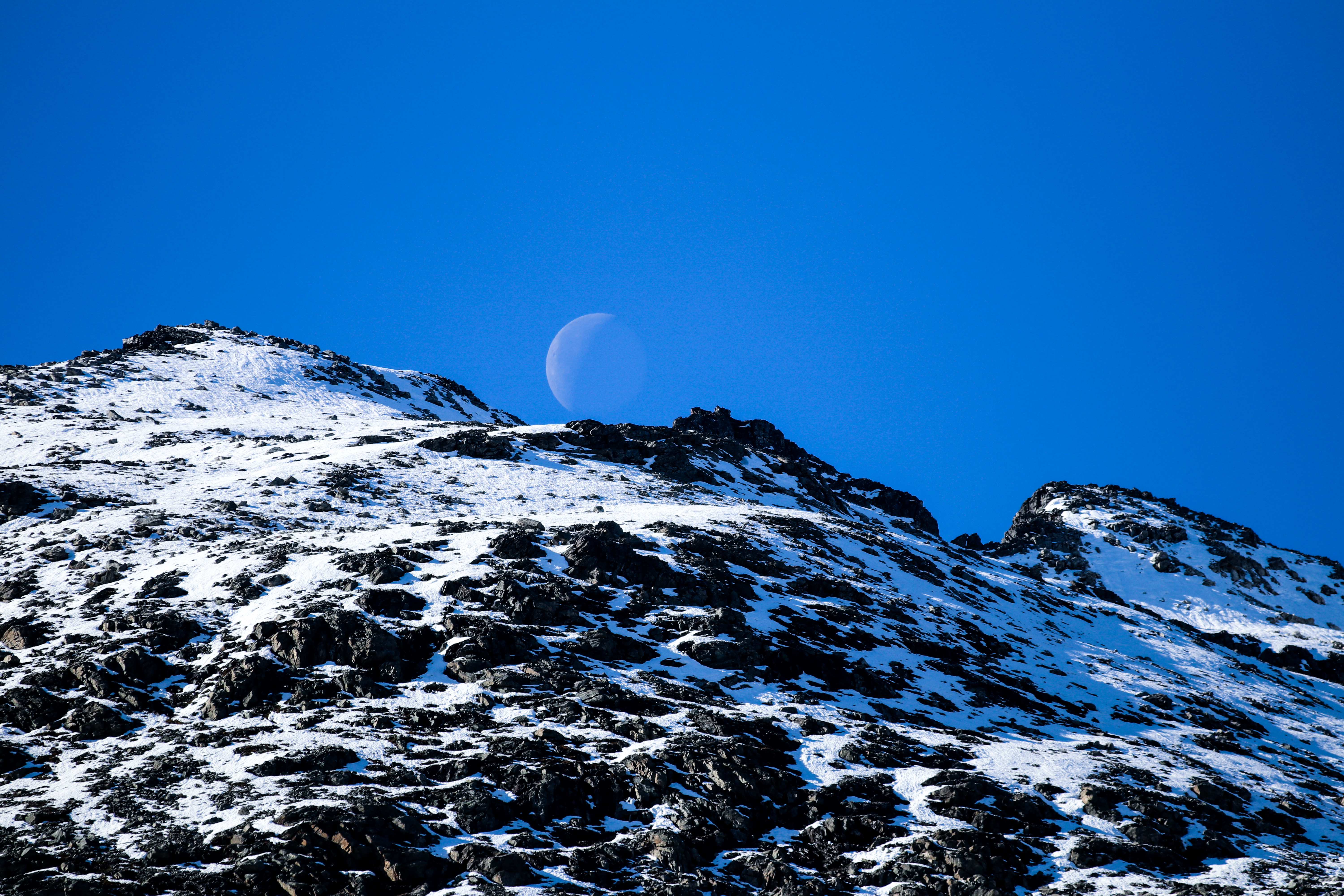 Снежная луна 2. Mountains of the Moon. Луна в Норвегии. Каин Снежная Луна. Снежная Луна 2024.