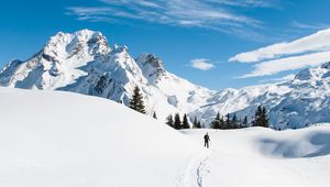 Превью обои горы, снег, лыжник, дорожка, заснеженный