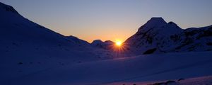 Превью обои горы, снег, рассвет, темный
