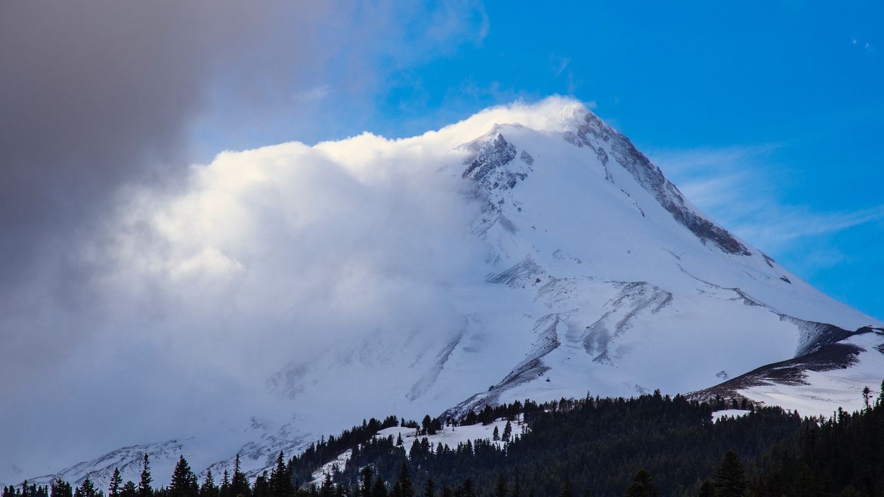Обои горы, снег, вершина, туман