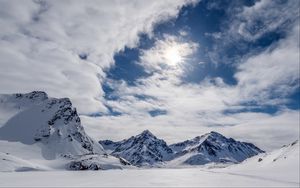 Превью обои горы, снег, зима, облака, небо, лучи, солнце