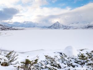 Превью обои горы, снег, зима, пейзаж, норвегия