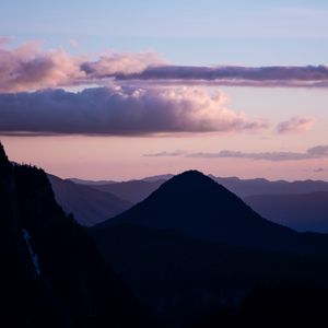 Превью обои горы, сумерки, пейзаж, облака, горизонт
