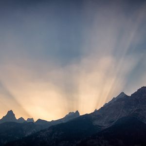 Превью обои горы, свет, лучи, закат