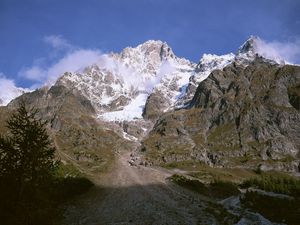 Превью обои горы, тень, вершина, камни, трава, деревья, облака, ель