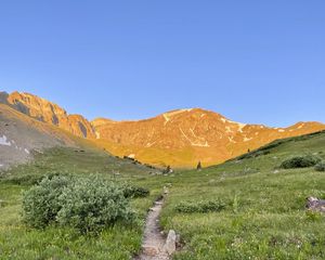 Превью обои горы, тропинка, трава, пейзаж