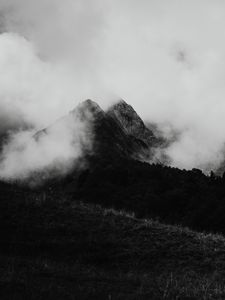 Превью обои горы, туман, чб, скалы, облака