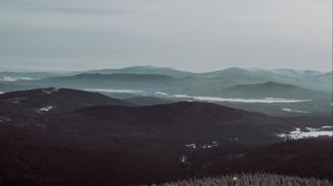 Превью обои горы, туман, деревья, небо, горизонт, даль