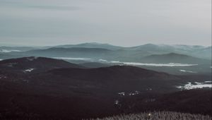 Превью обои горы, туман, деревья, небо, горизонт, даль