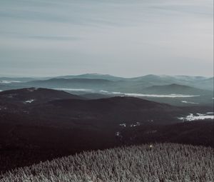 Превью обои горы, туман, деревья, небо, горизонт, даль