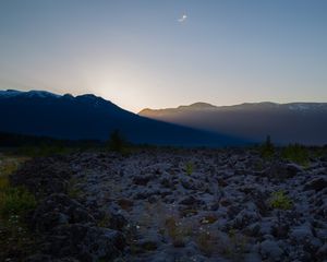 Превью обои горы, вечер, сумерки, солнечные лучи, пейзаж