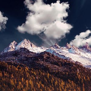 Превью обои горы, вершина, облака, холмы, деревья