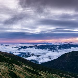 Превью обои горы, вершина, облака, закат, небо, пористый