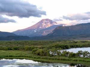 Превью обои горы, вершина, пейзаж, долина, деревья, облака