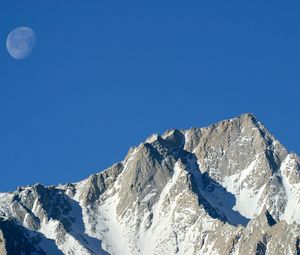 Превью обои горы, вершина, скалы, снег