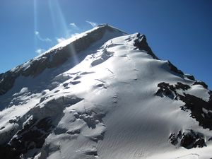 Превью обои горы, вершина, снег, ветер, блеск