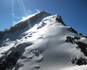 Превью обои горы, вершина, снег, ветер, блеск