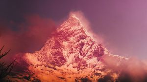Превью обои горы, вершина, заснеженный, туман, розовый
