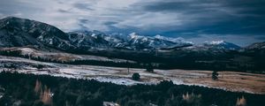 Превью обои горы, вершины, дорога, лес, снег, заснеженный