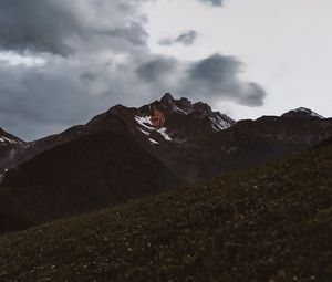 Превью обои горы, вершины, скалы, склон, заснеженный