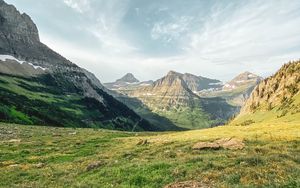 Превью обои горы, вершины, скалы, трава, небо