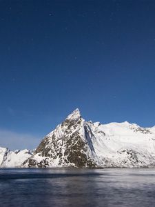 Превью обои горы, вершины, снег, небо, озеро