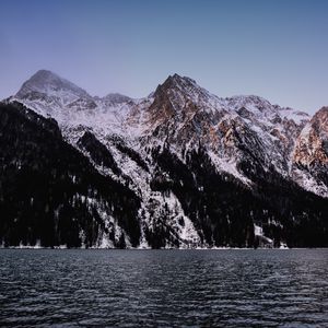 Превью обои горы, вершины, снег, река, вода